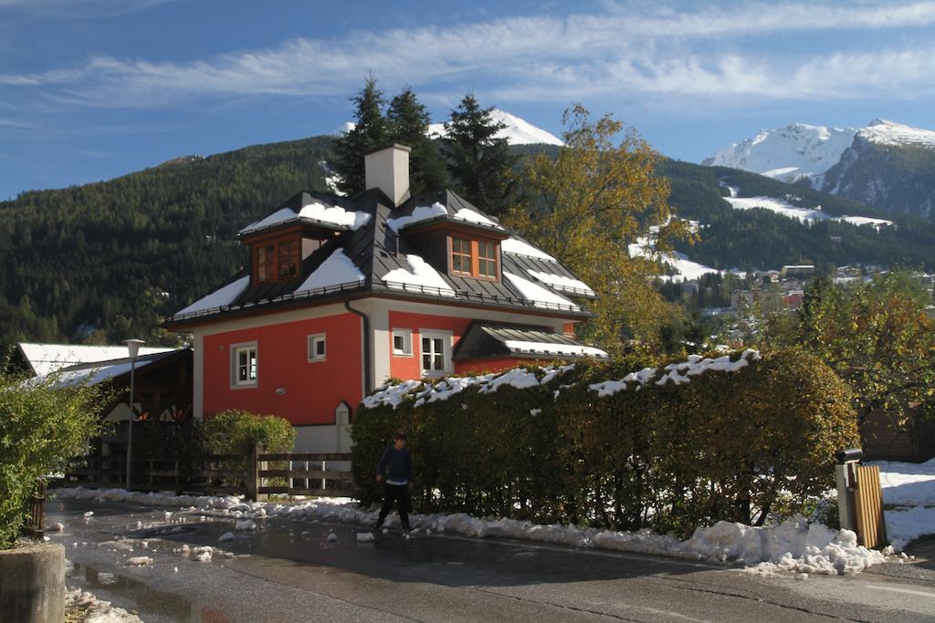 Villa Schnuck - Das Rote Ferienhaus Bad Gastein Dış mekan fotoğraf